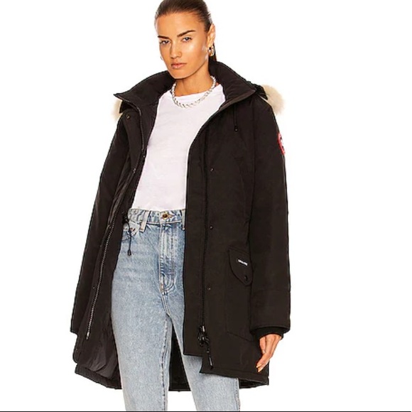 Canada Goose Trillium Parka with Coyote Fur - Picture 5 of 9